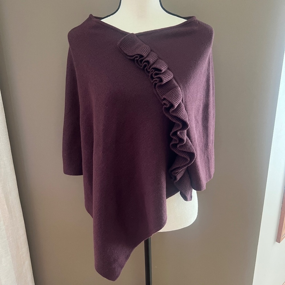 Beautiful S. Oliver Wine sweater shawl with ruffle, Size Medium to Large
